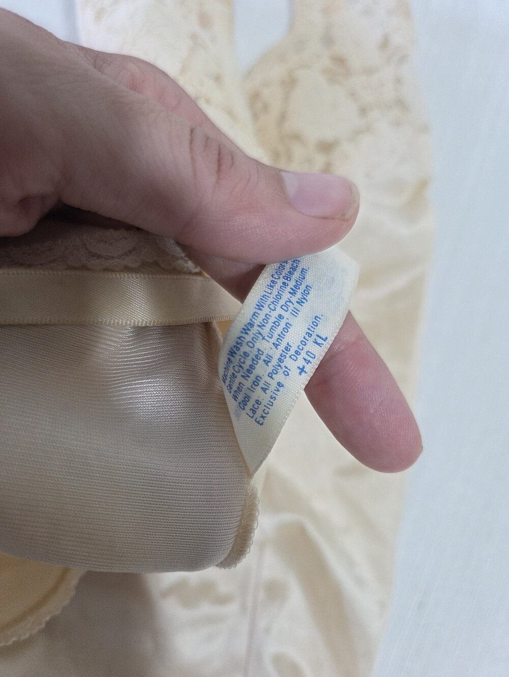 Vintage Silky Lace Trim Slip Undershirt Camisole Cream Medium 34 Bust 80s 90s - Picture 7 of 7
